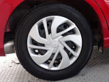 ホイールは車のデザインにマッチした専用タイプです。