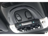 ヘッドアップ・コンソールのトグルスイッチもおしゃれです。
