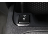 運転席と助手席には寒い日の肩や腰、冷えやすい下肢を温めてくれるシートヒーターが付いております!
