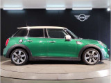 ☆MINIの車の始まりは大人四人がギリギリ乗れるコンパクトな車です!!今となっては3ナンバーですが、もともとは5ナンバーの車でした!!