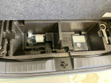 たっぷり20Lの荷室床下収納を用意しております。