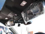ルームミラーは自動防眩機能つき、まぶしい車が来ても反射光を自動的に抑えてくれます。
