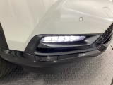【フォグライト】霧などの悪天候時、自車の位置を示すとともに前方や路肩が見えずらい時、近い位置をワイドに照らしてくれます。