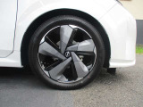 おしゃれは足元から。日産純正のアルミホイールで足元すっきり。タイヤサイズは205/55R17になります