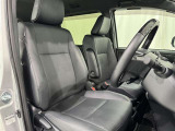 高いホールド性で運転姿勢が安定します。長距離ドライブでも疲れにくいのが魅力です。快適なドライビングライフをお送りください♪