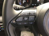【ステアリングスイッチ】マルチインフォメーションディスプレイ内の表示切替や運転支援機能、オーディオなどの操作をステアリングから手を離さずに行うことができます。