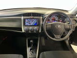 運転席周りのレイアウトをご覧ください。ナビゲーションが綺麗に装着されすっきり収まってますね!