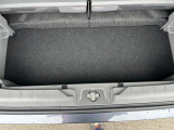 後部座席を倒せば広々とした荷室に。用途に合わせて使える便利なシートアレンジです。