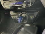 スムーズな操作で快適に運転を楽しめる、シフトポジションを電動で制御する電子式シフトレバーです。