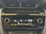 オートエアコンで車内も快適です。冬や雨の日の室内の結露防止等コンディションに加えて、冷え過ぎ、暖め過ぎに因る燃費を悪化を防ぎます。一度、温度を設定すれば自動的に過ごし易い温度に調整してくれますよ。