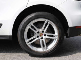 F:235/55R19、R:265/50R19