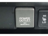 【アクセサリーソケット】運転中でもスマートフォン等の充電ができるアクセサリーソケットを装備!充電を気にすることなく、ドライブ中の音楽再生や通話等をお楽しみ頂けます!