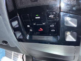 マップランプ付近にはヘルプネットのスイッチとムーンルーフの操作スイッチがございます