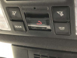 SOSボタンです。自動車の運転中、事故や急病時などの緊急事態が発生したときに、ヘルプネットを通じて外部に救助を手配するためのボタンです。