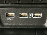 【USBポート】USBポートも装備されています、スマートフォンの充電やオーディオに連携も可能です、今や欠かせない装備の一つです!
