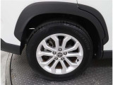 215/60R17サイズのタイヤになります。