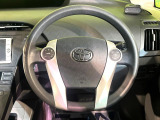 インテリアに合わせたデザインのステアリングは、運転される方のことも考え、運転しやすい形状、大きさです。是非一度、実際に触ってお確かめください。