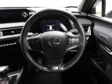 各操作スイッチなどもハンドルから手を放すことなく操作可能で安全運転に支援いたします!