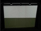 ◆スクリーンサンシェード◆リアドアに装備されています。日差しを和らげ、プライバシーの保護にも役立ちます。後部座席にお子様を乗車させるときも、ゆっくりお昼寝できます♪