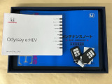 メンテナンスノート【点検整備記録簿・保証書】、取説も揃ってます。スマートキーはバッグなどにしまったままボタン操作でエンジン始動・停止やハイブリッドシステムの起動や停止ができて大変便利です