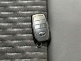 【スマートキー】ドアの開閉時鍵を探さなくても簡単にドアの開閉することが出来ます、また、エンジン始動も車内にスマートキーがあれば簡単に始動することが出来ます