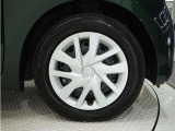 ◆純正ホイール装着車◆シンプルなデザインのホイールキャップ付きです。