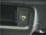 ◆USBチャージャー◆使いやすい場所に装備されています。