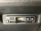 ハンドルの右下にETCがついています。高速道路の料金所の通過も楽々です!。 カードの取り出しもしやすい場所についています。