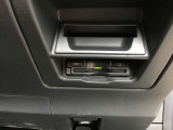 ETCが装着されています。再セットアップ後高速道路の料金所をノンストップで通過できて大変便利です。