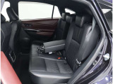 後席は、膝元に十分なスペースを確保!室内も専門のスタッフによる清掃済みでキレイです♪是非一度ご覧ください!
