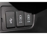 USBオーディオ用ソケットがついていますので携帯電話などを接続すれば音楽等の再生が可能です!