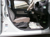 視界の良い運転席で、日常の移動も落ち着いて運転できます。