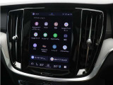 Google搭載のボルボなら、車内にいながら多彩なデジタルライフをお楽しみいただけます。Google Playから必要なアプリをダウンロードして、有意義な移動時間を楽しみましょう。