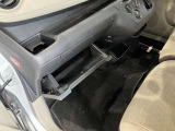 車検証入れになどにも使える便利な収納BOXあります。