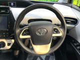【純正革巻きステアリング】上質な革を使用することで、手にしっかり馴染みとても運転しやすいハンドルです♪