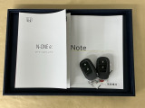 メンテナンスノート【点検整備記録簿・保証書】、取説も揃ってます。スマートキーはバッグなどにしまったままボタン操作でメイン電源のON/OFFができて便利に使えます