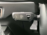 アダプティブクルーズコントロール装備 設定した速度で前方車両に追いつくと、安全な車間距離を自動で調整して前方車両を追従します。長距離ドライブでの疲労を軽減する大変重宝する機能です。