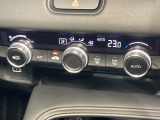 操作性の良いエアコンパネル。