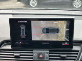 サラウンドビューカメラ装備 車両の4つのカメラから得た映像を合成し、上空から眺めているような映像をモニターに映し出します。車両周辺の歩行者や障害物などの発見に役立ちます。