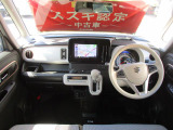 シンプルで実用的なインパネ。