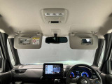 バニティーミラーも付いてます☆お出かけの際にエチケットチェックに嬉しい装備です☆