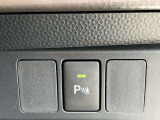 障害物を知らせるコーナーセンサーがあります。