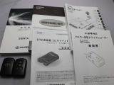 取説・メンテナンスノート・スマートキーの3点セットです。