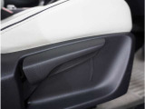 【運転席シートリフター】運転席シートリフターで座面を上げ下げできます。運転しても疲れにくい姿勢に調整できます。