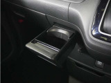 ◆ドリンクホルダー◆手の届きやすい場所にドリンクホルダーがあり、とても便利です。