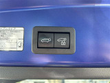 後ろが狭くてもサッと積める。途中で止められる安心のバックドア。後ろの駐車スペースが狭い時に重宝しますよ♪