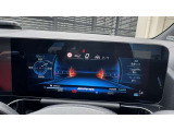 【コマンドシステム】センターのコントローラーとスイッチ類及び音声認識機能により、ナビゲーションやオーディオ&ビジュアル、車両設定等を安全に操作できます。また高精度ディスプレイを採用しています。