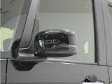 ◆ドアミラーウインカー◆ドアミラーにウインカーを装備しています。対向車に自身の進行方向を合図し安全に運転できます。