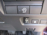 アイドリングストップ機能付です。特別な操作をしなくても、普段通りの運転をするだけで、エコドライブができる機能です。OFFボタンがありますので、必要に応じて使い分けてください。