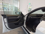BMWプレミアムセレクション前橋では、高年式低走行モデルからMモデル、年式が経ちなかなかディーラーでは見かけないモデルまで幅広いラインナップで認定中古車を取り扱っております。品質に自信があります。
